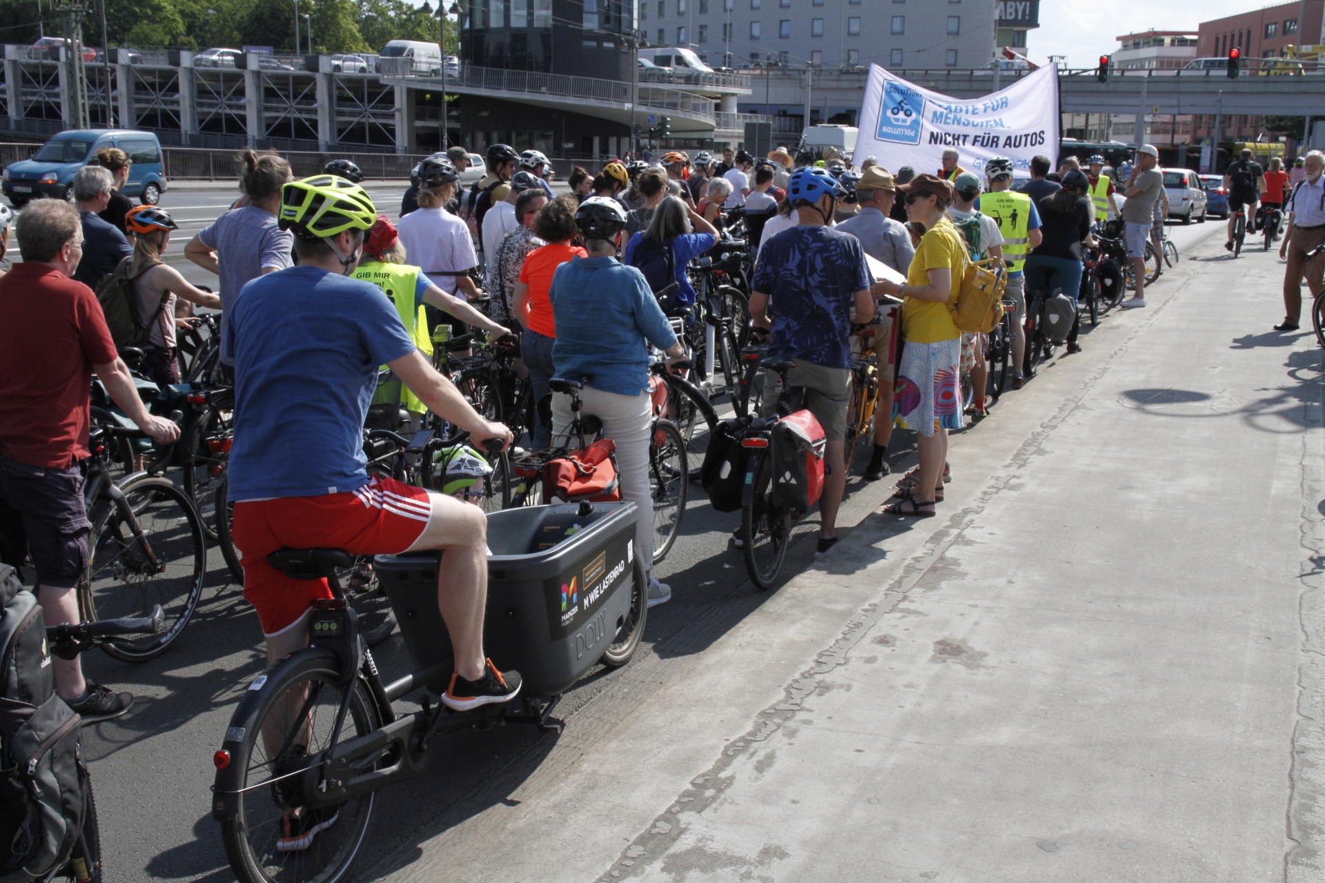 Raddemo_Kundgebung-Alicenbruecke_IMG_1385