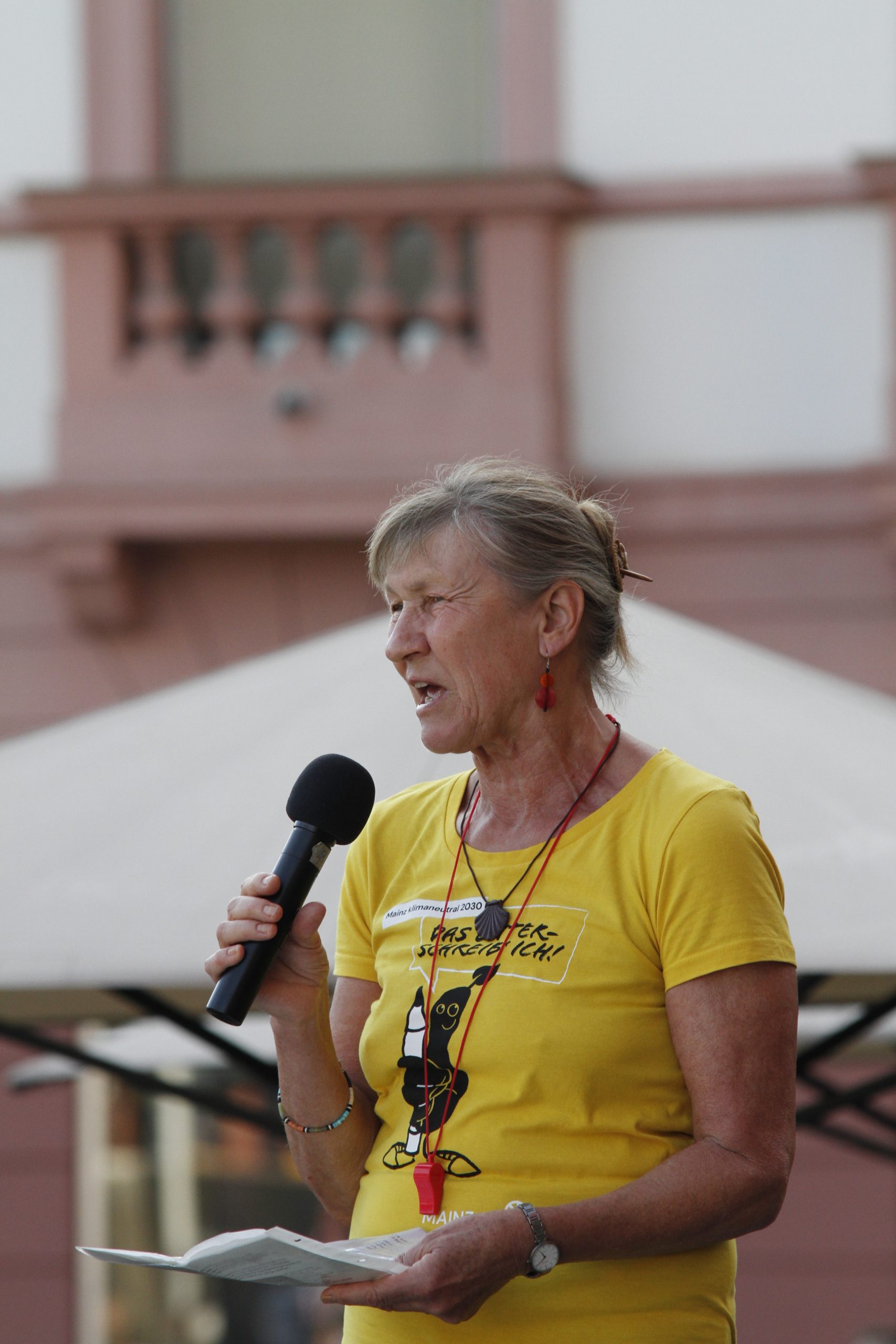 _MG_1837 Klimastreik am 15. September 2023 in Mainz: Edith Heller bei ihrem Redebeitrag während der Abschlusskundgebung auf dem Gutenbergplatz