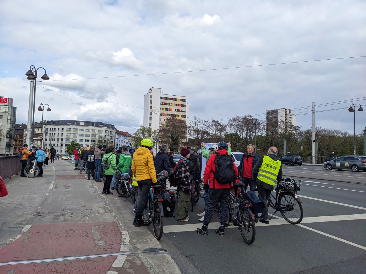 240425_Dem-Teilnehmende_151446188