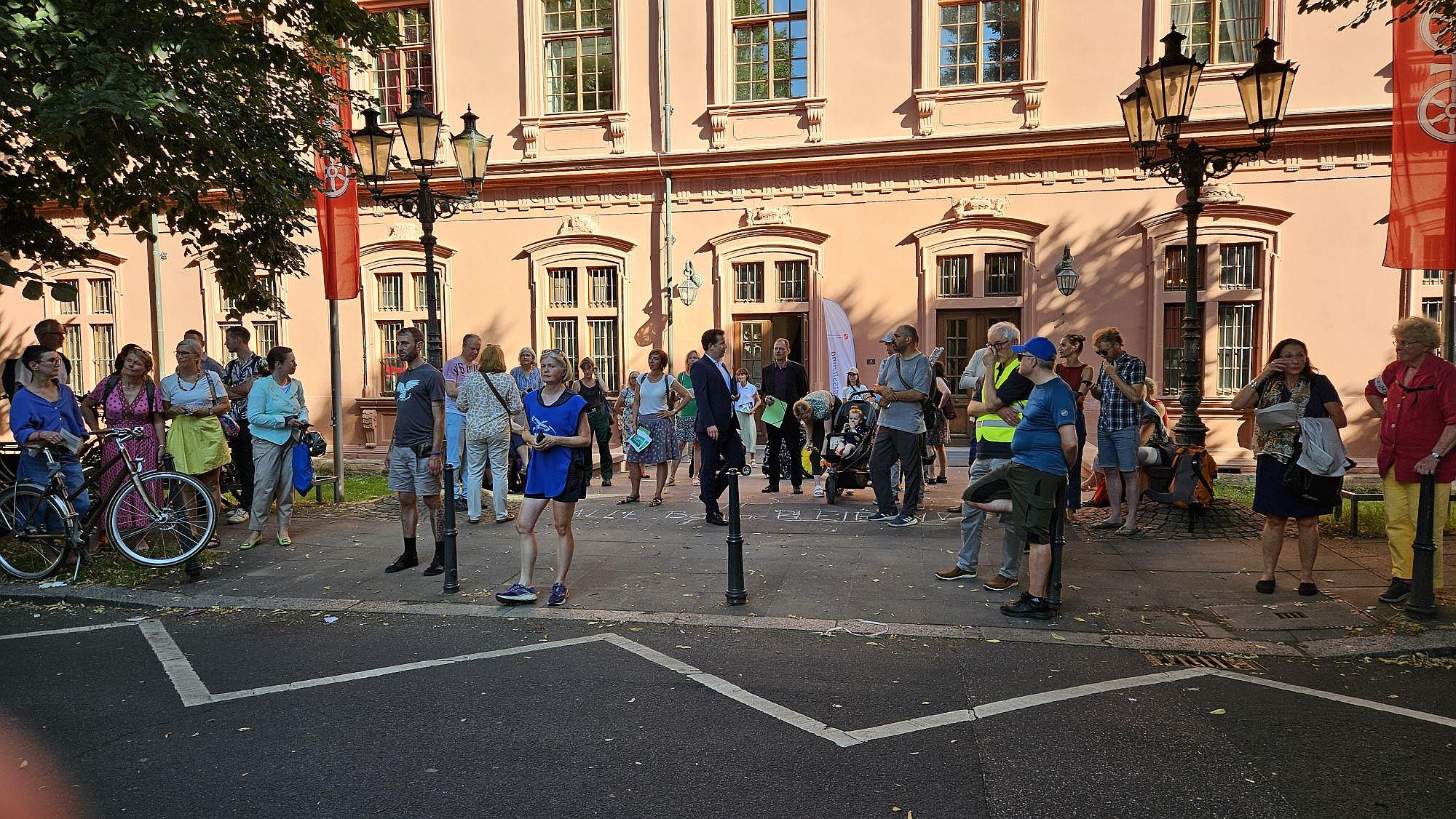 240709_Demo-Schloss_Ankunft-OB-Haase_1000014611