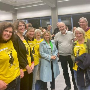 241021_Start-VfC_Gruppe-Foyer_Ausschnitt