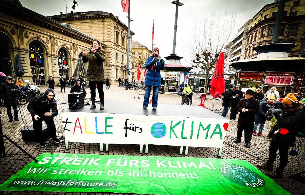 250214_Klimastreik-Buehne-Marina_4_edited
