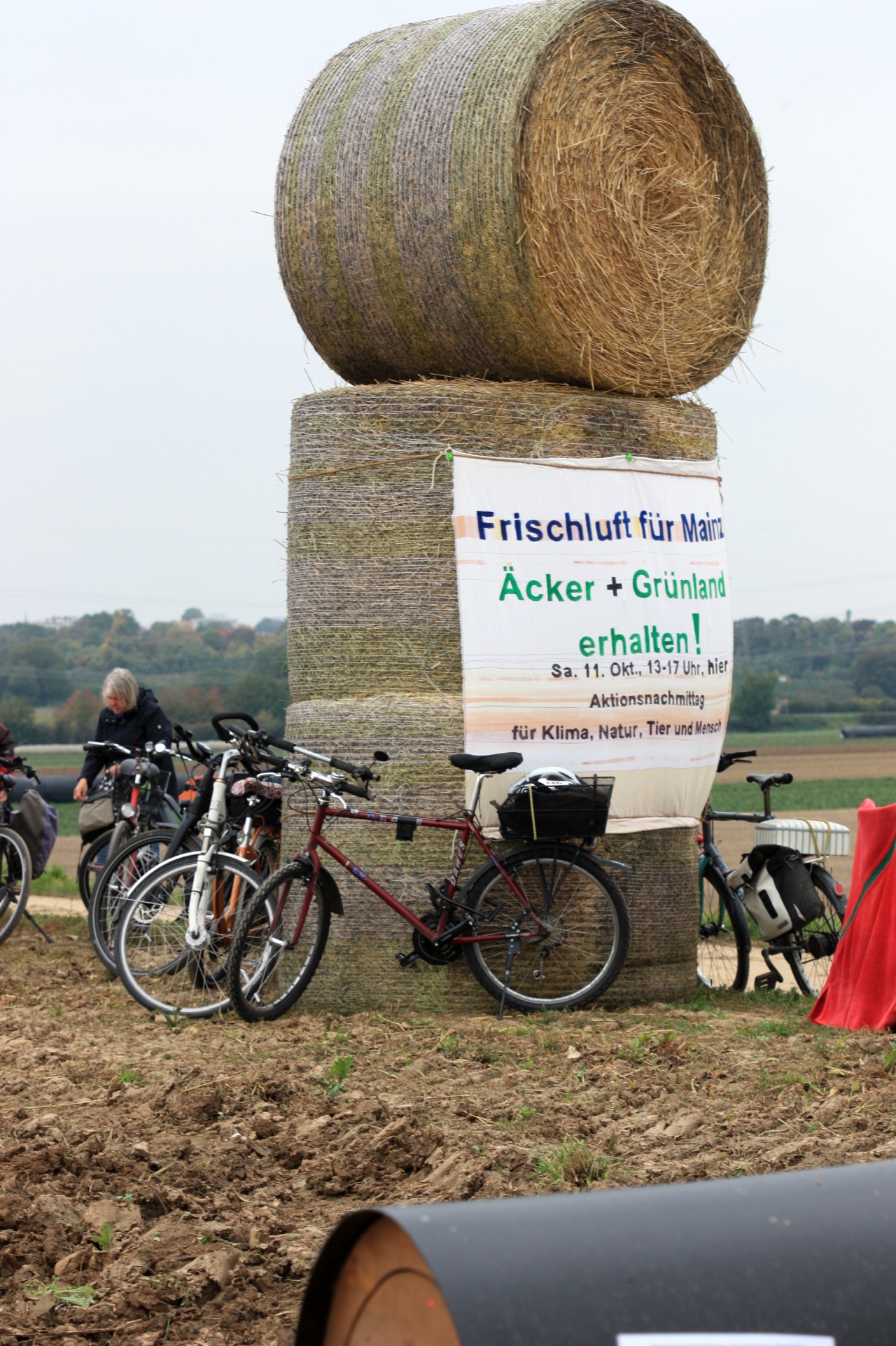 251011_Aufbau_Strohballen-Fahrraeder_1323