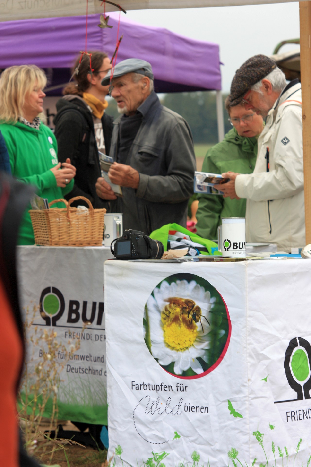 251011_Besucher_Stand-BUND_1342